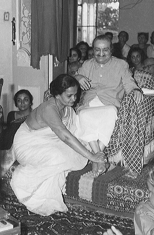 Begum Akhtar with Meher Baba