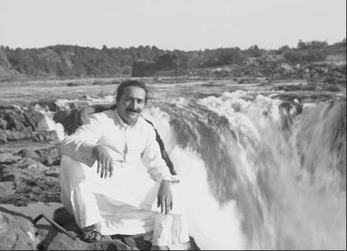 Meher Baba at Marble Rocks water fall - Jabalpur  (India) 1938